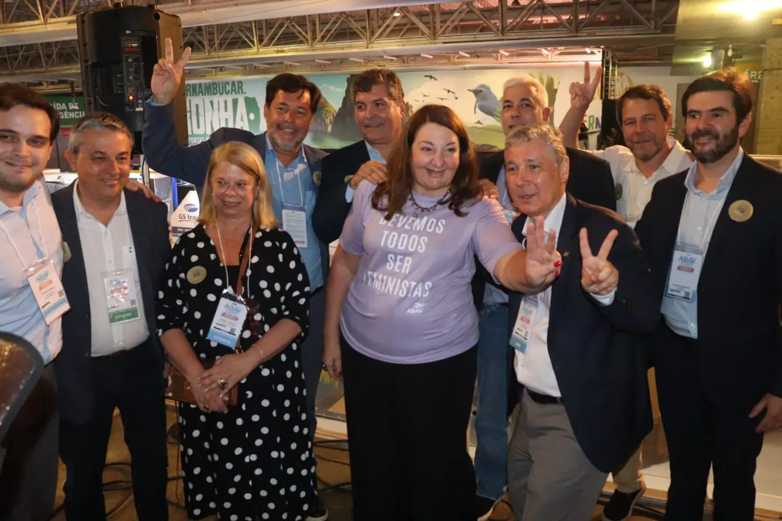 magda-nassar-presidente-da-abav-nacional-entre-as-autoridades-do-rio-de-janeiro-durante-anuncio-da-sede-da-abav-expo-2023-scaled