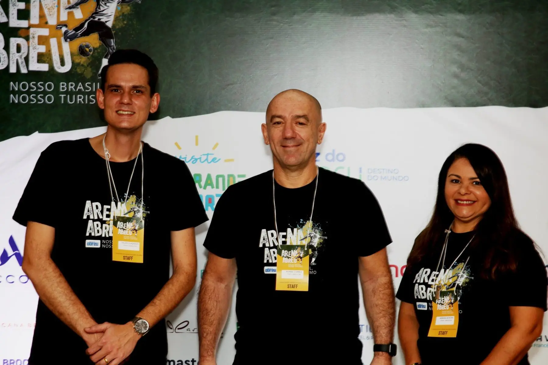 Felipe Cuadrado, gerente de Produtos Nacional, Ronnie Corrêa, diretor geral, e Adriana Boeckh, diretora de Marketing da Abreu Brasil Felipe Cuadrado, gerente de Produtos Nacional, Ronnie Corrêa, diretor geral, e Adriana Boeckh, diretora de Marketing da Abreu Brasil