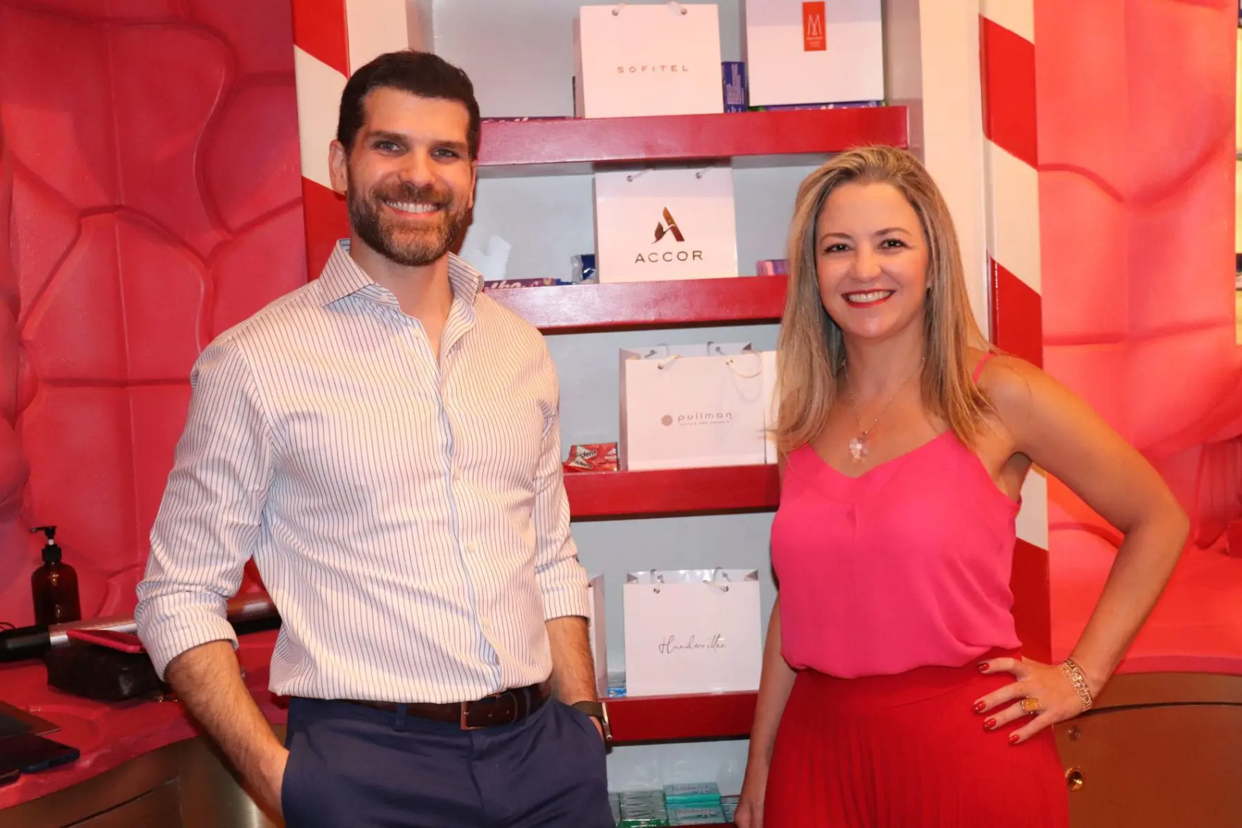 André Sena e Gabriella Spinola (Accor Américas) - Foto: Nadine Alves
