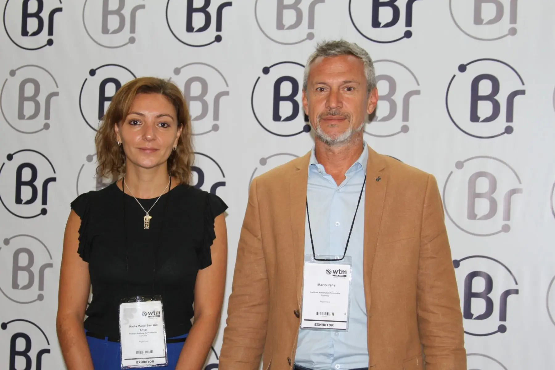 Nadia Serrano Antar, diretora da Agência de Promoção Turística de Jujuy e Mário Peí±a, ministro do Turismo e Esportes de Salta. Foto: Diego Siliprando/Brasilturis Jornal Nadia Serrano Antar, diretora da Agência de Promoção Turística de Jujuy e Mário Peña, ministro do Turismo e Esportes de Salta. Foto: Diego Siliprando/Brasilturis Jornal