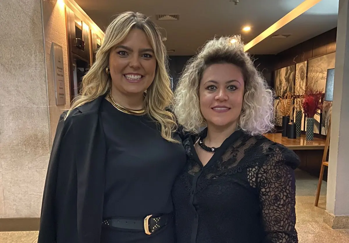 Camila Arruda, proprietário do Villagio Restaurante, e Adriana Clarim, gerente regional de Operaçíµes