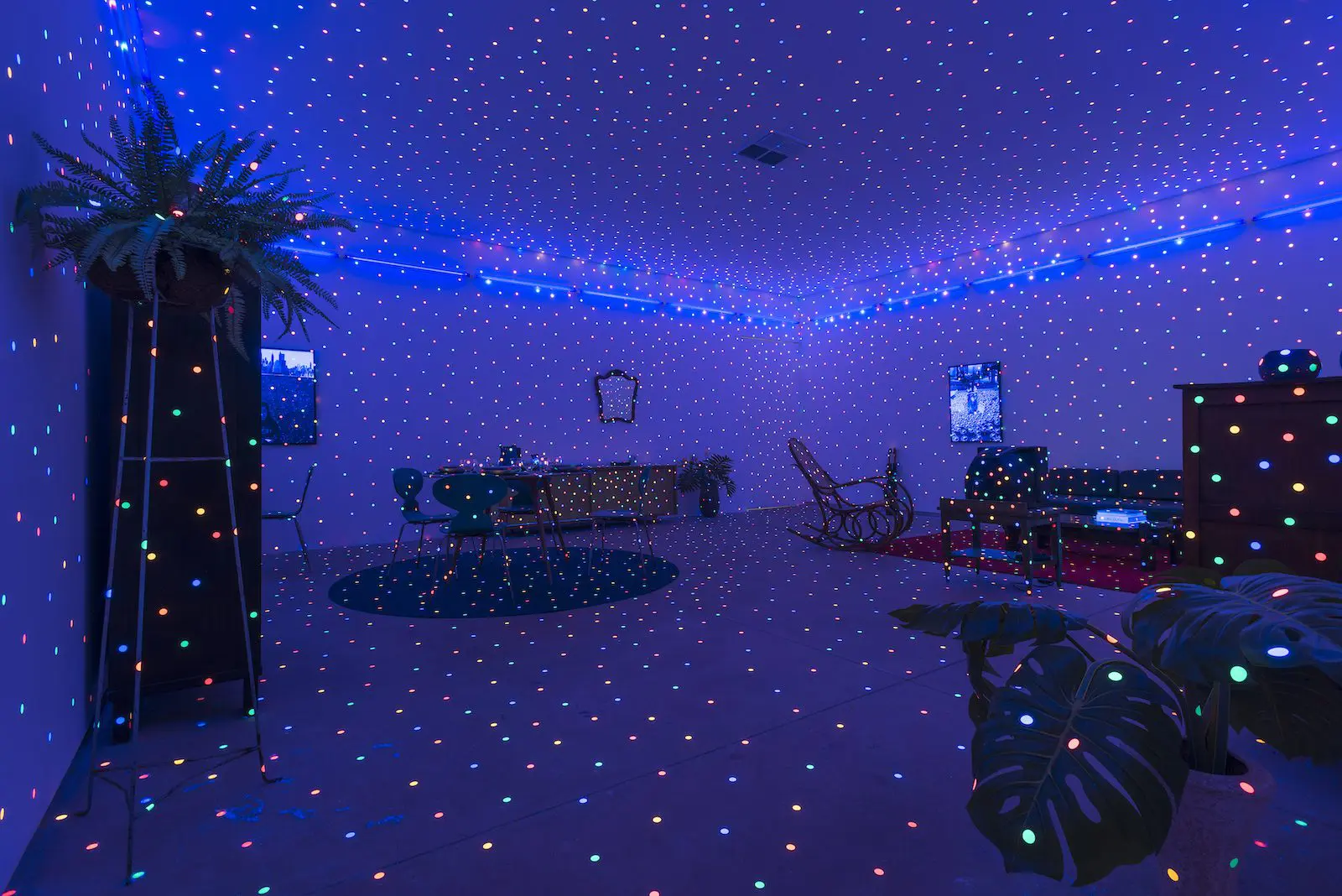 Yayoi-Kusama_Im-Here-But-Nothing-2000_Credito_Daniel-Mansur Inhotim