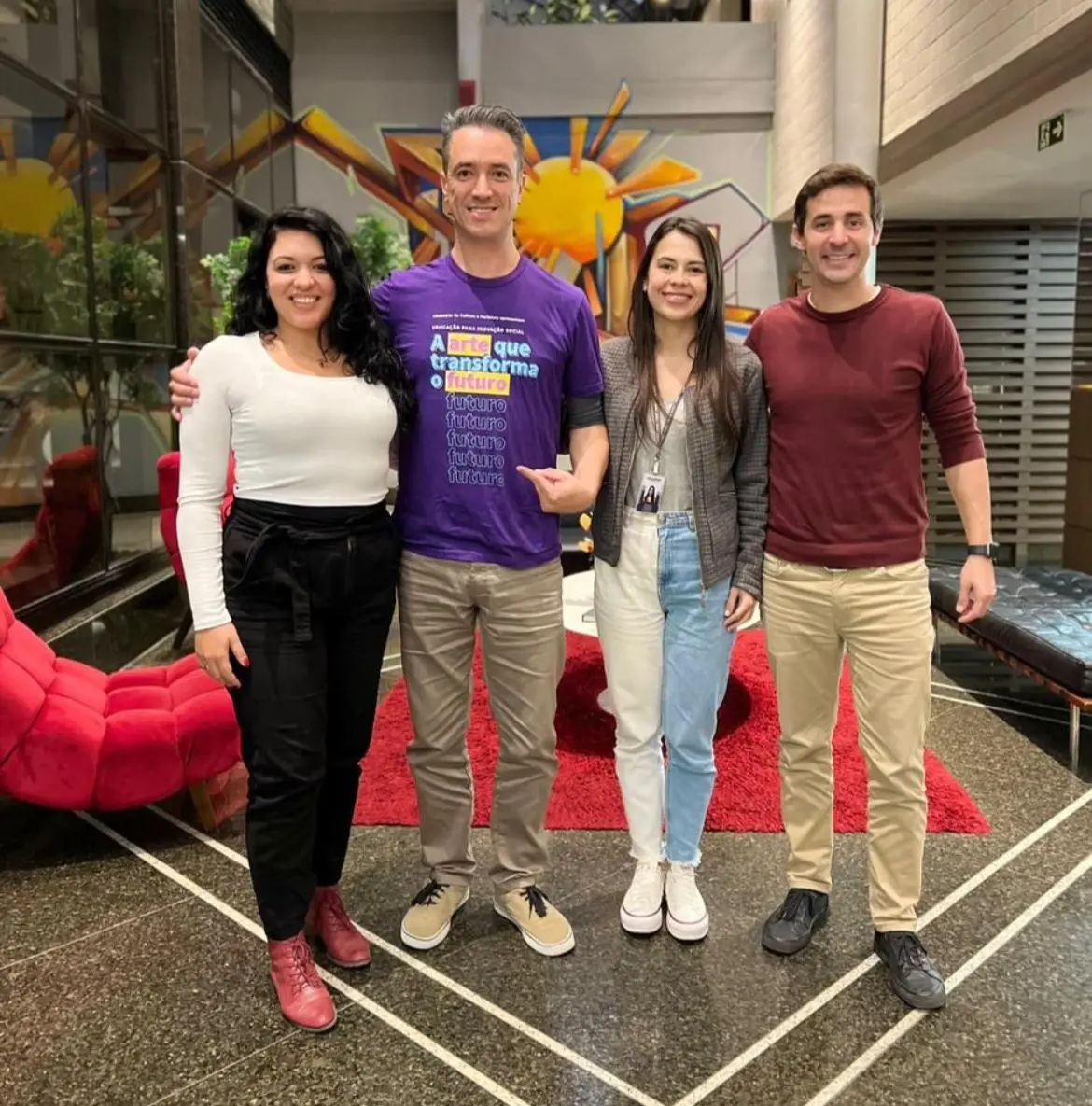 Equipes da Pertence Instituto Social e da Rede Master de Hotéis unidas para auxiliar pessoas com deficiência. Equipes da Pertence Instituto Social e da Rede Master de Hotéis unidas para auxiliar pessoas com deficiência.