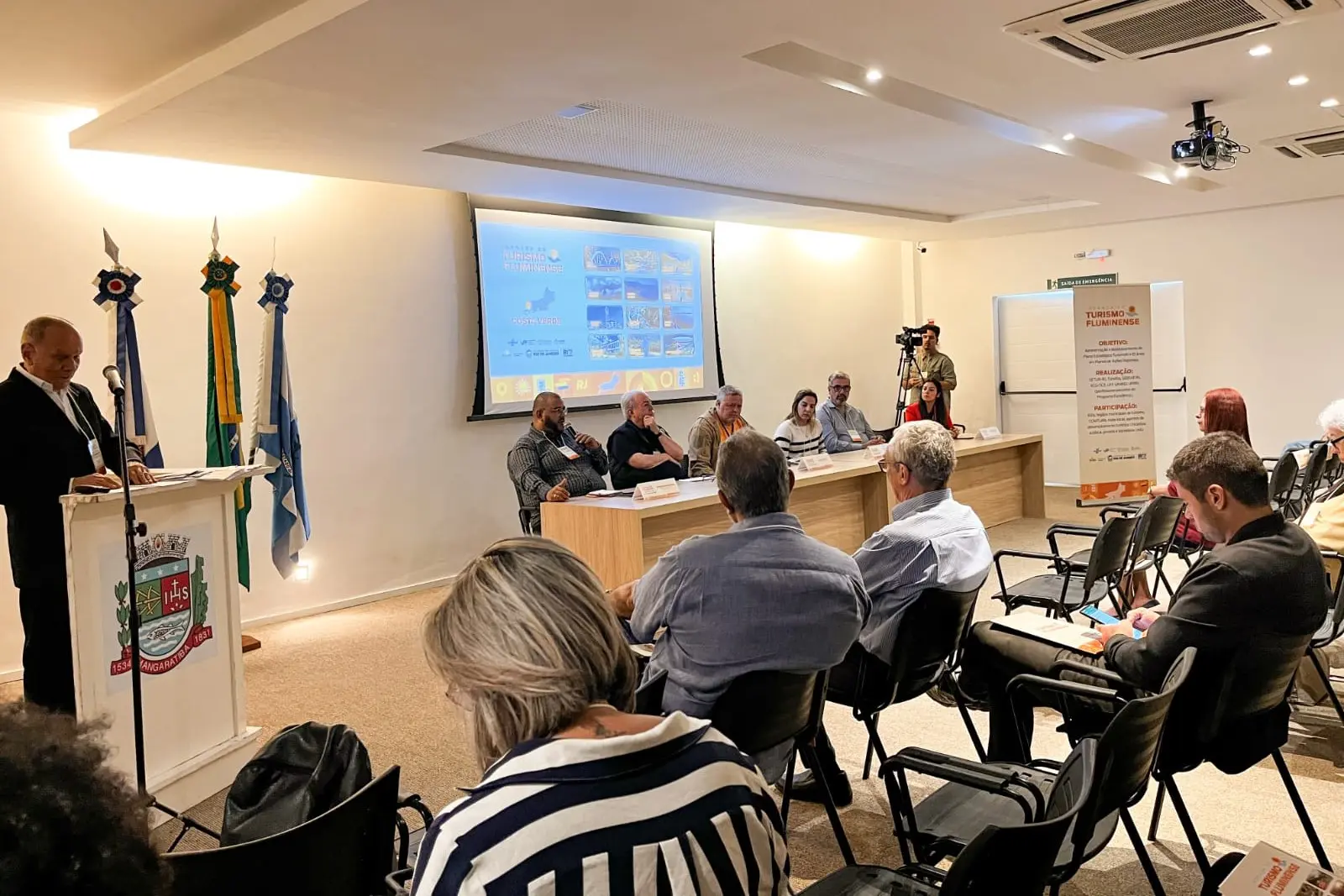 Autoridades-e-agentes-de-desenvolvimento-do-turismo-regional-na-abertura-da-Jornada_Ascom-Setur-RJ