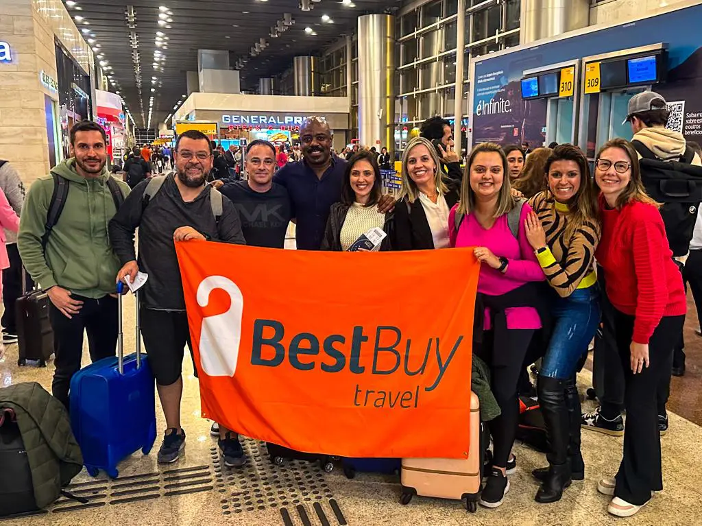 Eduardo Morato, Fernando Gimenez, Carlos Eduardo Augusto, Esequiel Santos, Mariana Lorenzeti, Vanessa Lopes, Nathalia Pizzotti, Thais Medina e Maria Carolina Raponi. Foto: Divulgação