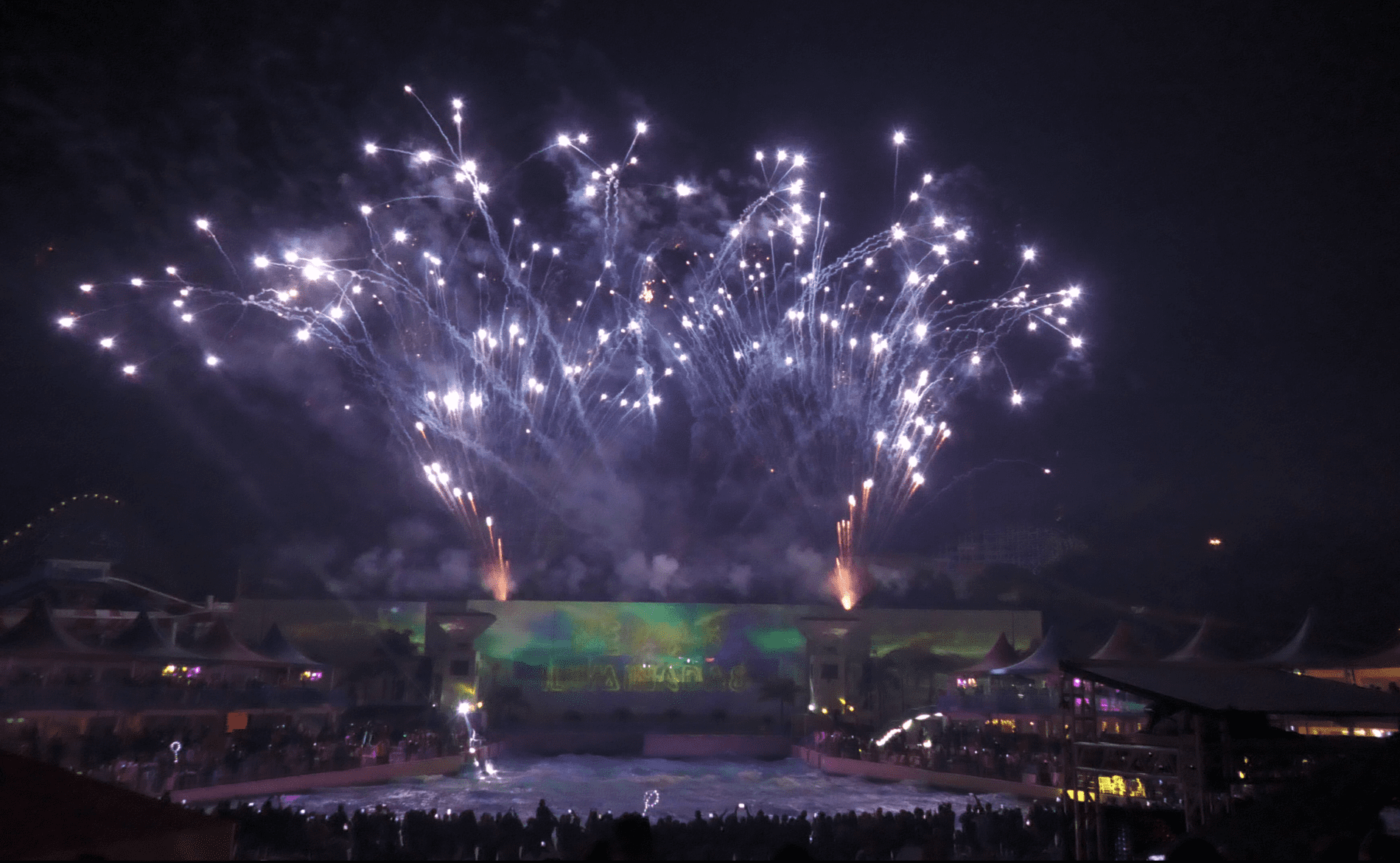 Wet'n Wild - Férias iluminadas Férias Iluminadas noites