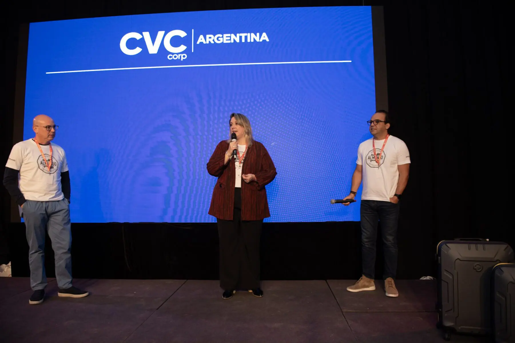 Cecilia Gorgo, diretora geral da CVC Argentina com Fabio Mader e Fabio Godinho. Foto: Dilvulgação.