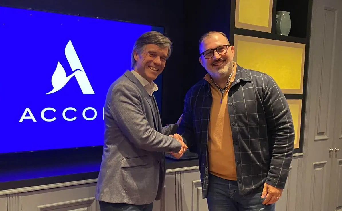 Luis Mirabelli, da Accor, e Damian Mora, presidente da Incrego Real Estate. Foto: Divulgação Luis Mirabelli, da Accor, e Damian Mora, presidente da Incrego Real Estate. Foto: Divulgação