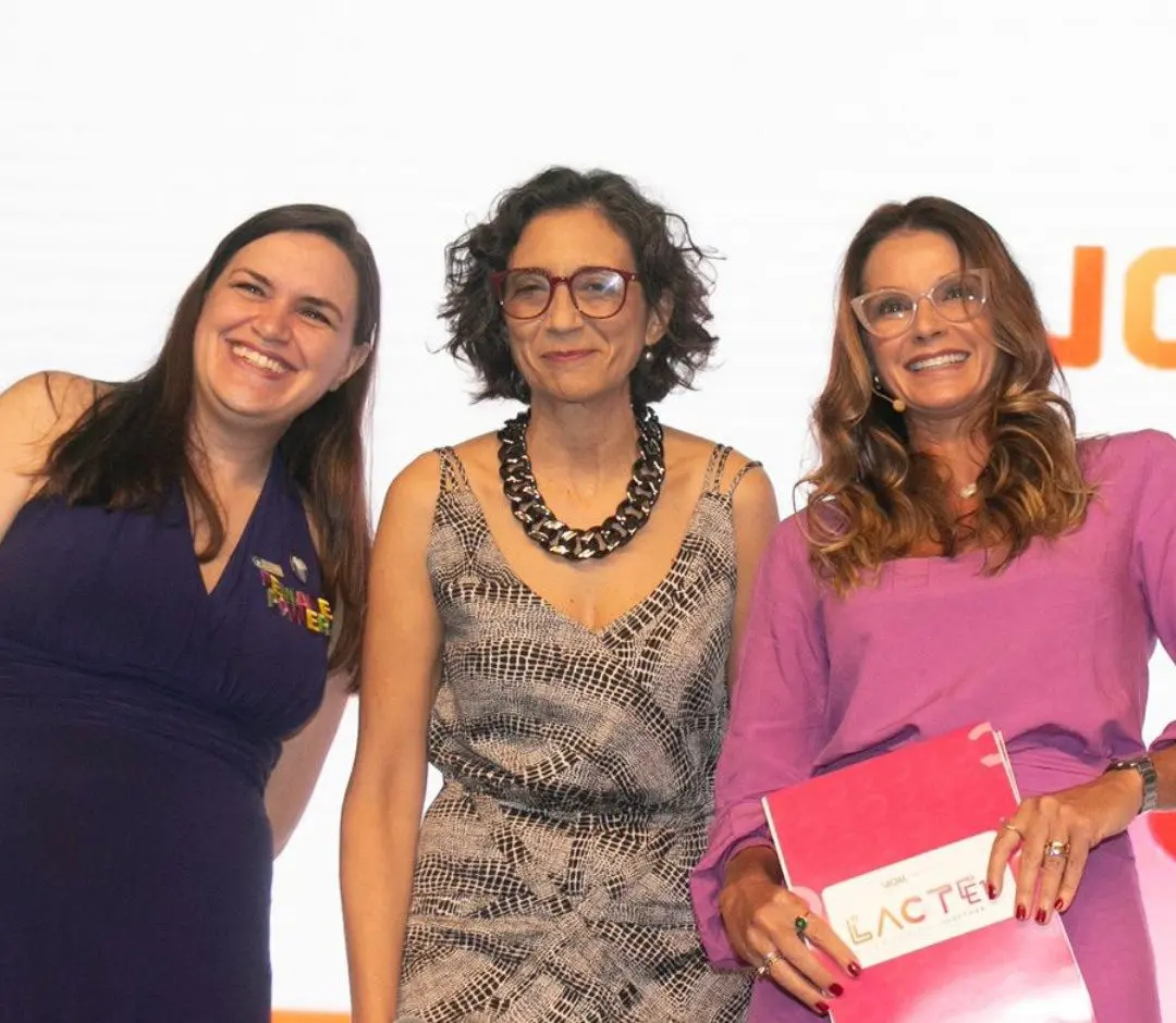 Juliana Aranega, immediate past president da MPI Brazil, Patricia Segatto, presidente da MPI Brasil, e Giovana Jannuzzelli, diretora executiva da Alagev. Foto: Divulgação