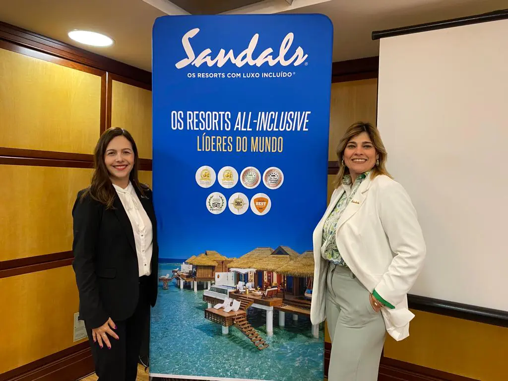 Renata Salin, representante Sandals no Brasil e Arlenes Garcia, diretora de vendas e marketing da Sandals.