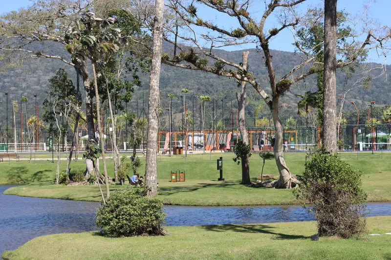 Parque está inserido no Vivapark Porto Belo, bairro concebido pelo arquiteto e urbanista Jaime Lerner e desenvolvido pela Vokkan. Foto: Isabelle Hoffman Parque está inserido no Vivapark Porto Belo, bairro concebido pelo arquiteto e urbanista Jaime Lerner e desenvolvido pela Vokkan. Foto: Isabelle Hoffman