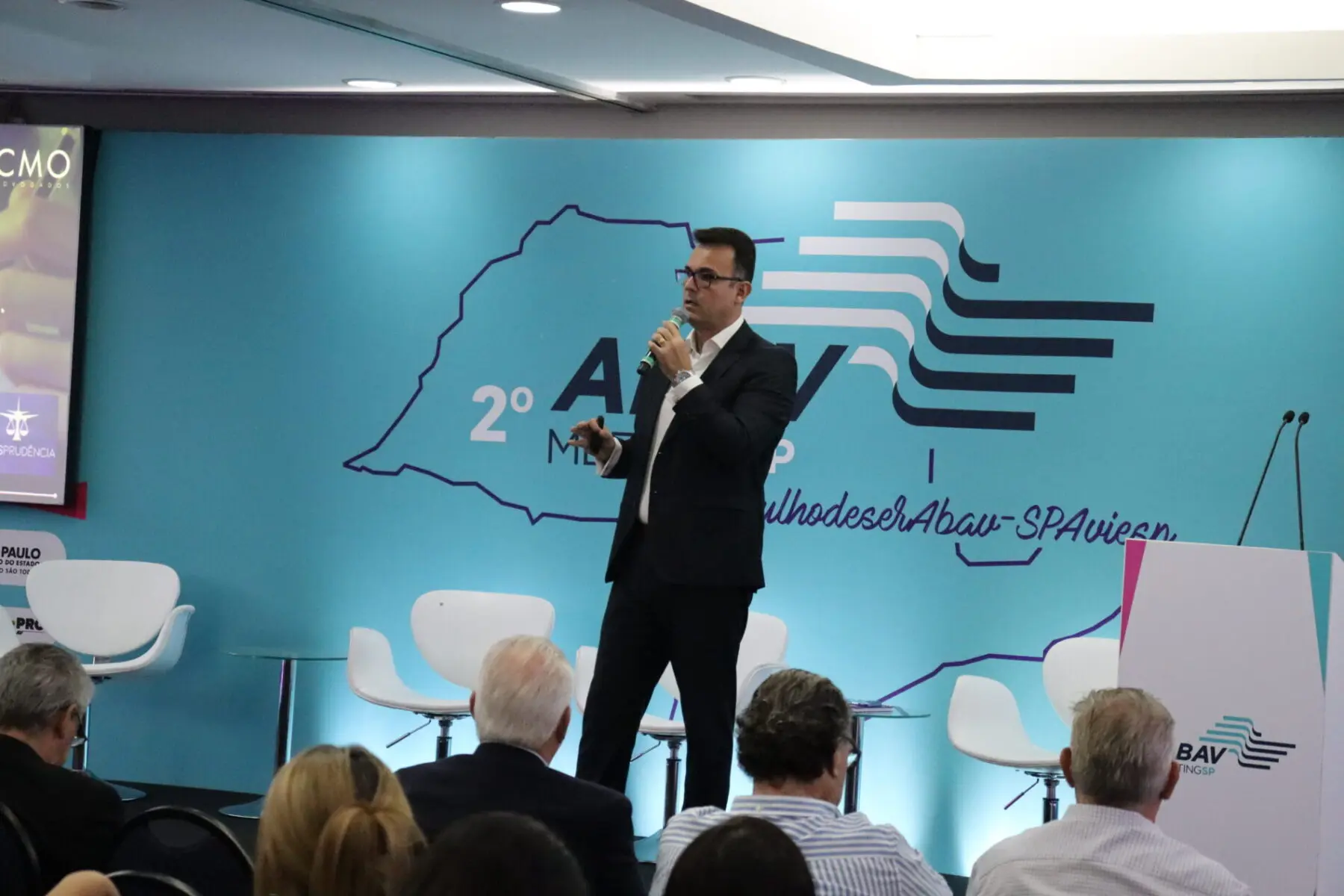 Dr. Marcelo Oliveira destaca a necessidade de ter consciência de atualização e assistência Dr. Marcelo Oliveira destaca a necessidade de ter consciência de atualização e assistência