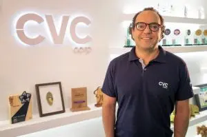 Fabio Godinho marca presença em um dos principais eventos do setor, ao lado de grandes nomes do turismo mundial - Foto: Divulgação