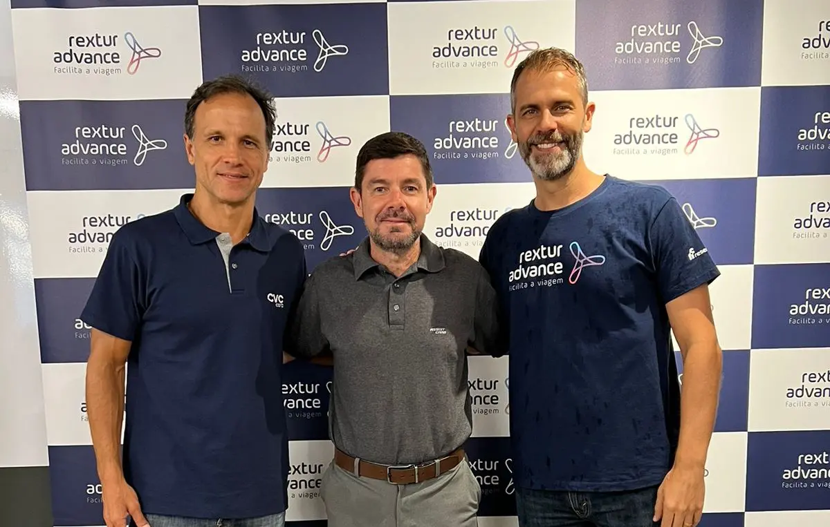 WhatsApp Image 2024-02-23 at 13.52.32 Roberto Roman, diretor de Serviços de Valor Agregado (SVA´s) da CVC Corp, Alexandre Camargo, diretor geral da Assist Card para o Brasil, e Marvio Mansur, diretor geral da RexturAdvance - Foto: Divulgação