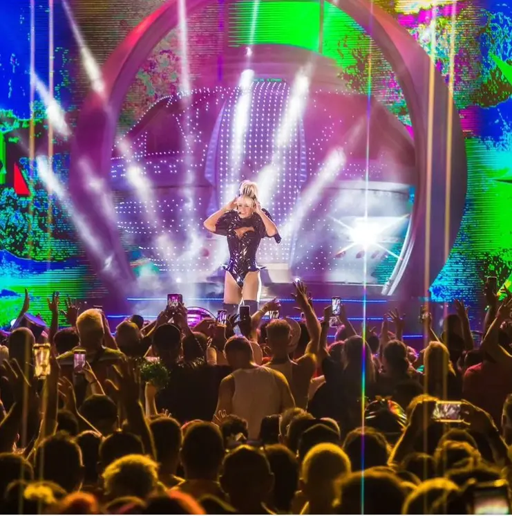 Coris no Navio da Xuxa Coris no Navio da Xuxa