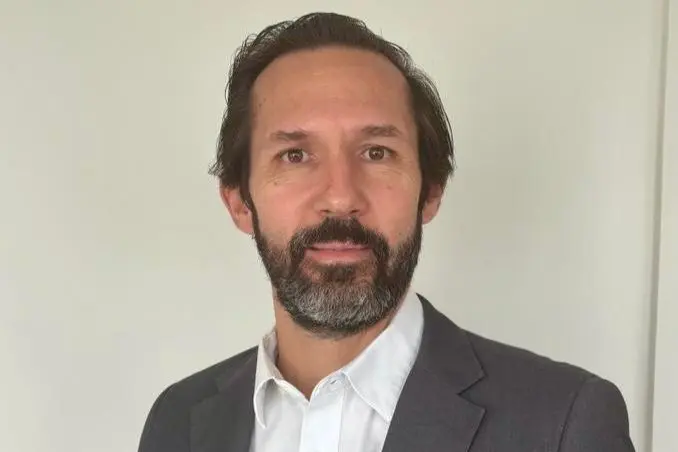 Rodrigo Vaz Hot Beach