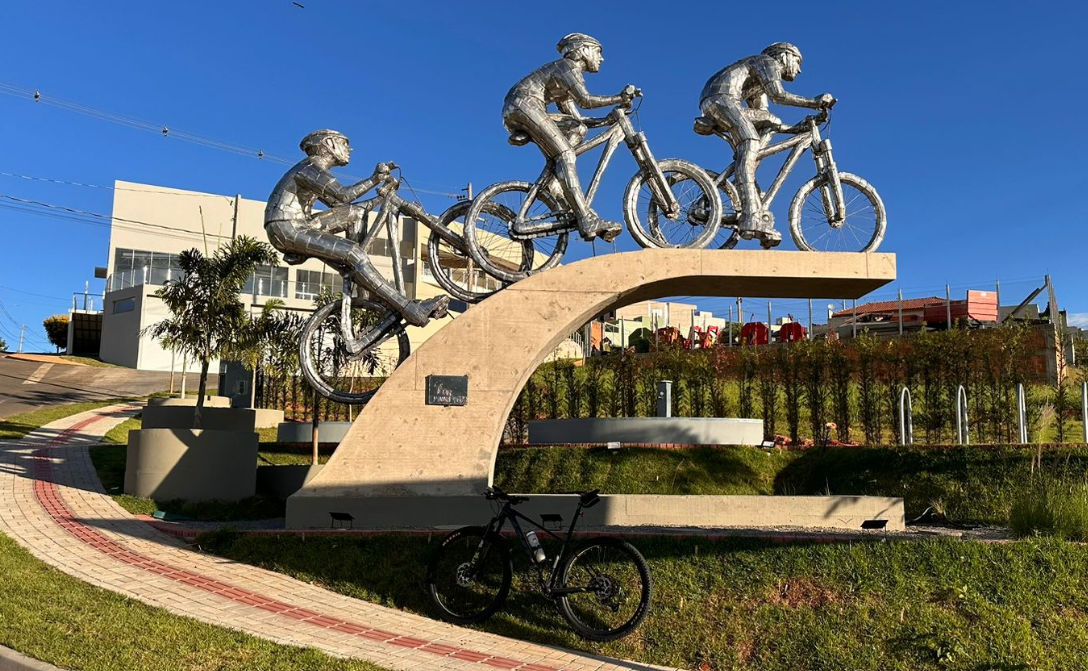 Divinolí¢ndia, Monumento ao Ciclismo, Setur-SP, São Paulo Divinolândia, Monumento ao Ciclismo, Setur-SP, São Paulo