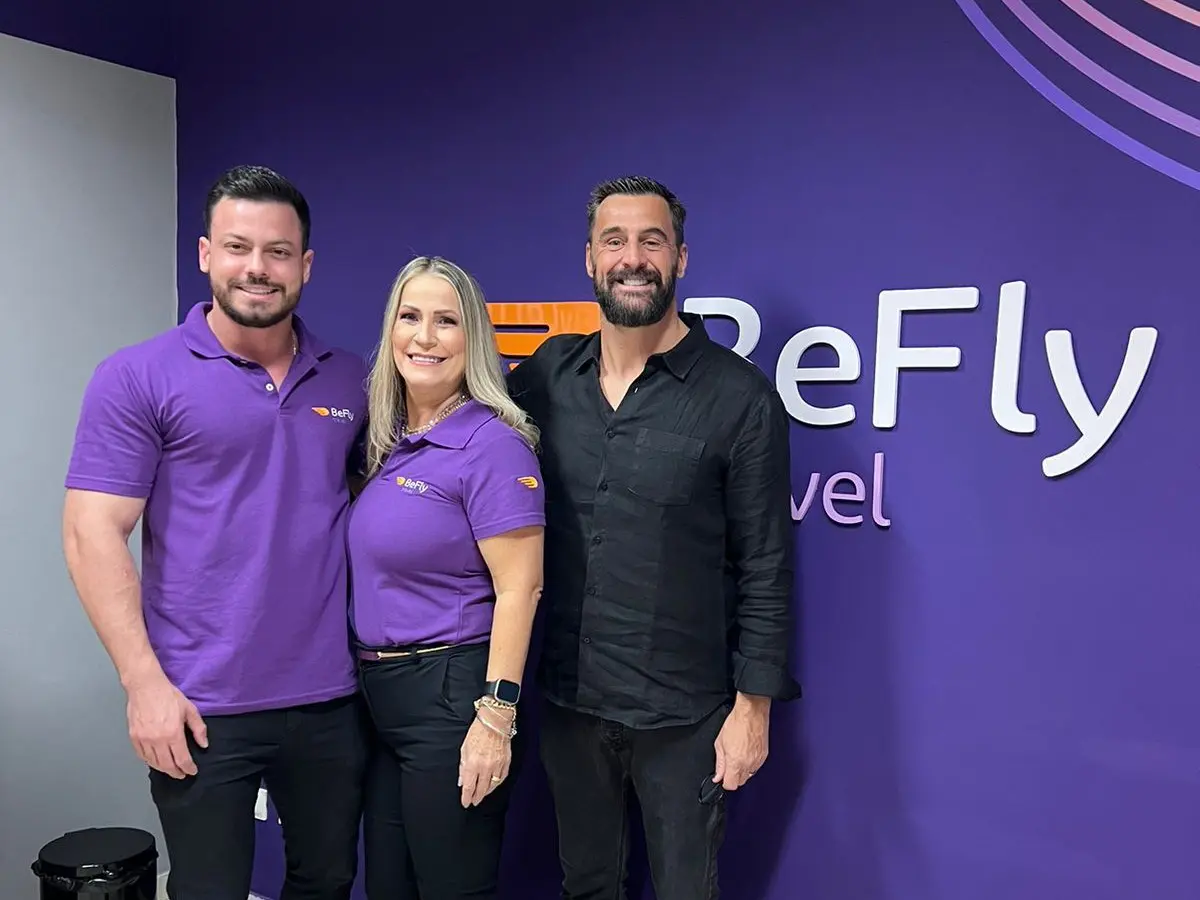 Ana Socorro e Igor Campos (Franqueados BeFly Travel Jales) e Fábio Oliveira (Diretor BeFly Travel) befly jales