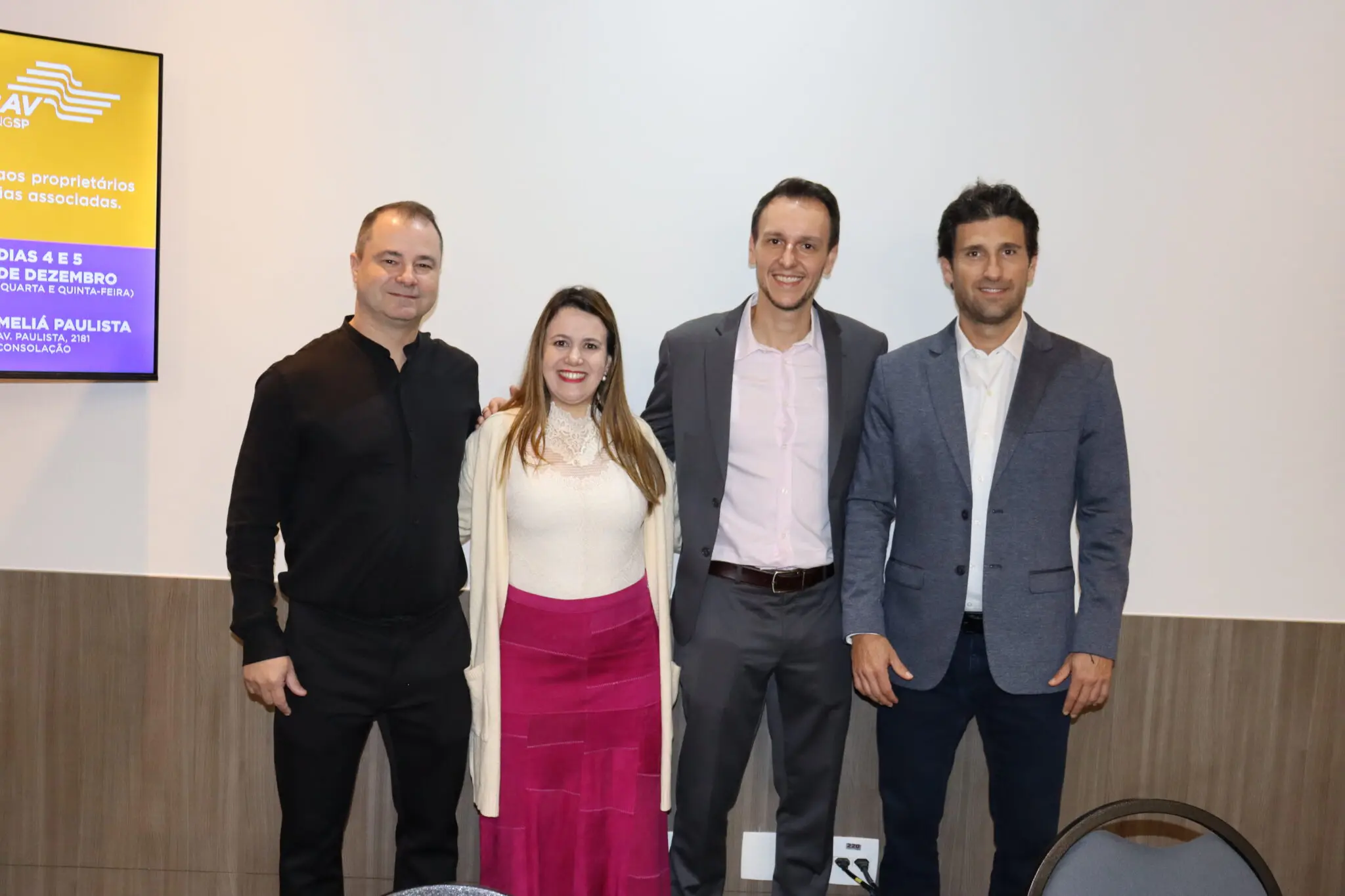 Rafaelle Cecere (Grupo R1), Juliana Assumpção (Abav-SP | Aviesp), Bruno Waltrick (Abav-SP | Aviesp), e Fernando Gagliardi (Meliá Hotels) se reunem e contam as parcerias estratégicas para as próximas edições da Abav Meeting e da Abav Travel SP (Foto: Felipe Lima)