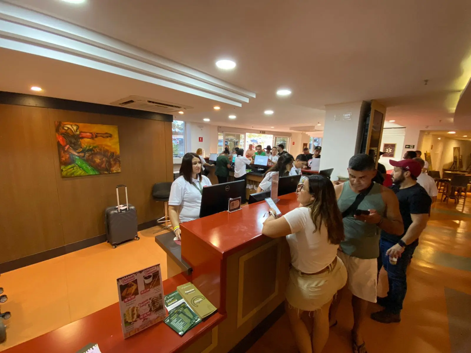 Cerca de 40 novos profissionais serão contratados para atuar no reforço das equipes durante a Festa do Peão de Barretos Cerca de 40 novos profissionais serão contratados para atuar no reforço das equipes durante a Festa do Peão de Barretos