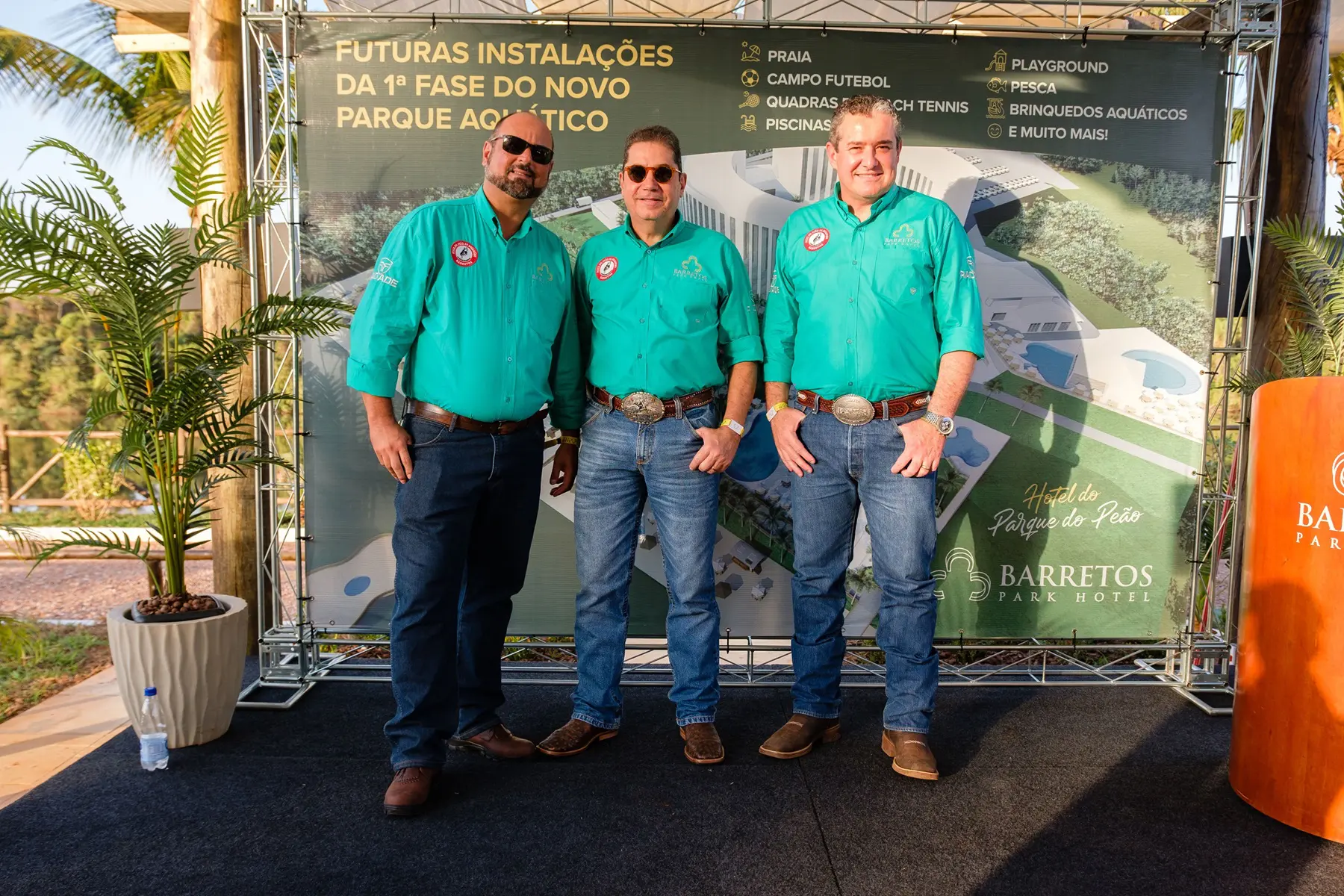 Gerente geral- Adriano Santos- diretor e presidente da Independente SA- holding que administra o hotel- Marcelo Flosi de Oliveira e José Ricardo Barretos Park Hotel