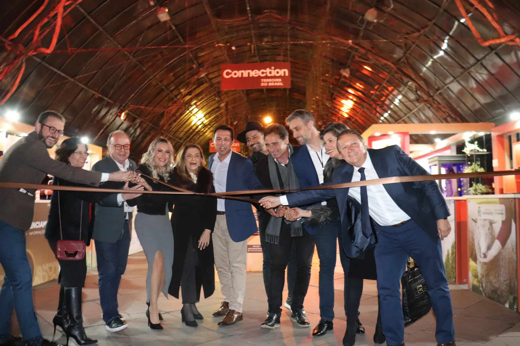 IMG_2351 Corte da fita marca a abertura do Connection Terroirs do Brasil 2024. (Foto: Kamilla Alves - Brasilturis) Corte da fita marca a abertura do Connection Terroirs do Brasil 2024. (Foto: Kamilla Alves - Brasilturis)