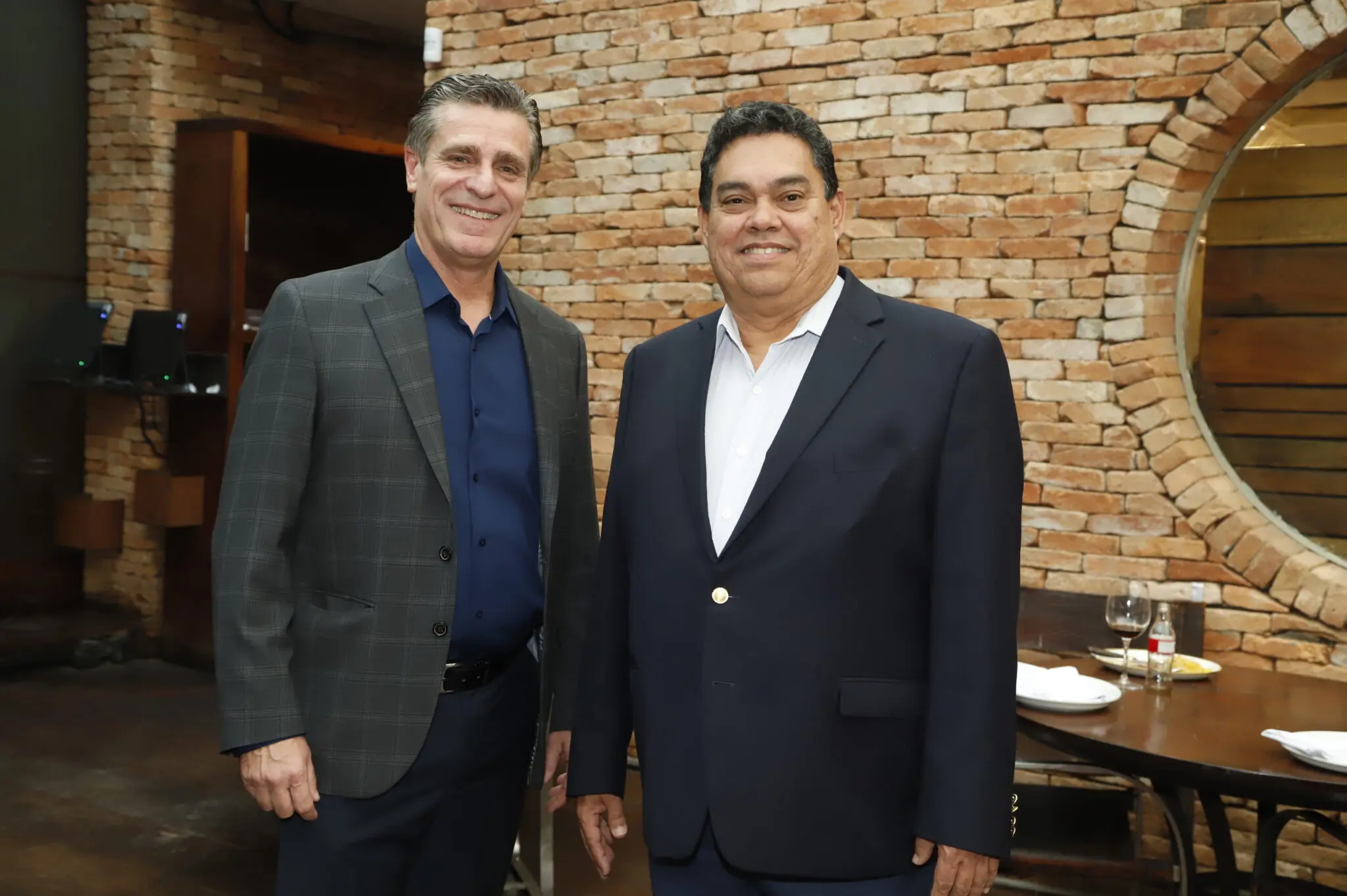 Patrick Yvars, diretor de Vendas do Visit Orlando para América Latina, í direita e Victor Manjarres, CEO da TM Americas, representante do KSCVC no Brasil, í esquerda. (Foto: Greg Grigoragi/ Brasilturis) Patrick Yvars, diretor de Vendas do Visit Orlando para América Latina, à direita e Victor Manjarres, CEO da TM Americas, representante do KSCVC no Brasil, à esquerda. (Foto: Greg Grigoragi/ Brasilturis)