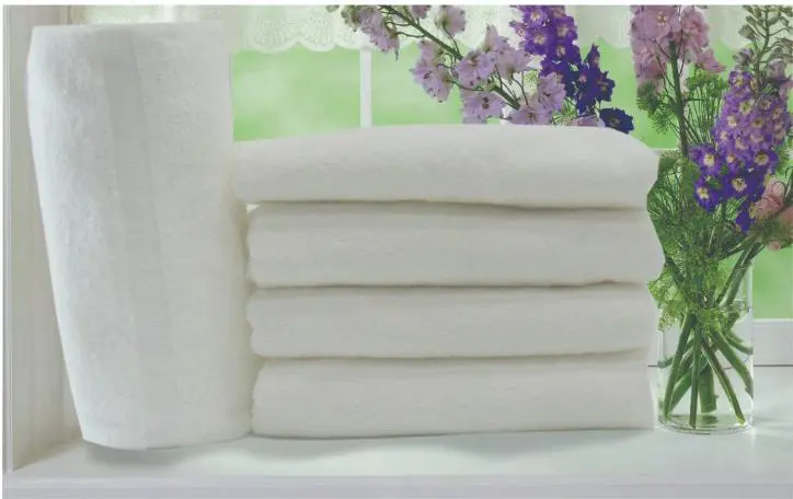 Niazi-Chohfi---toalhas-banho--Equipotel-1 Entre os principais produtos em destaque estão lençóis, fronhas, cobertores e toalhas (Foto: Divulgação)