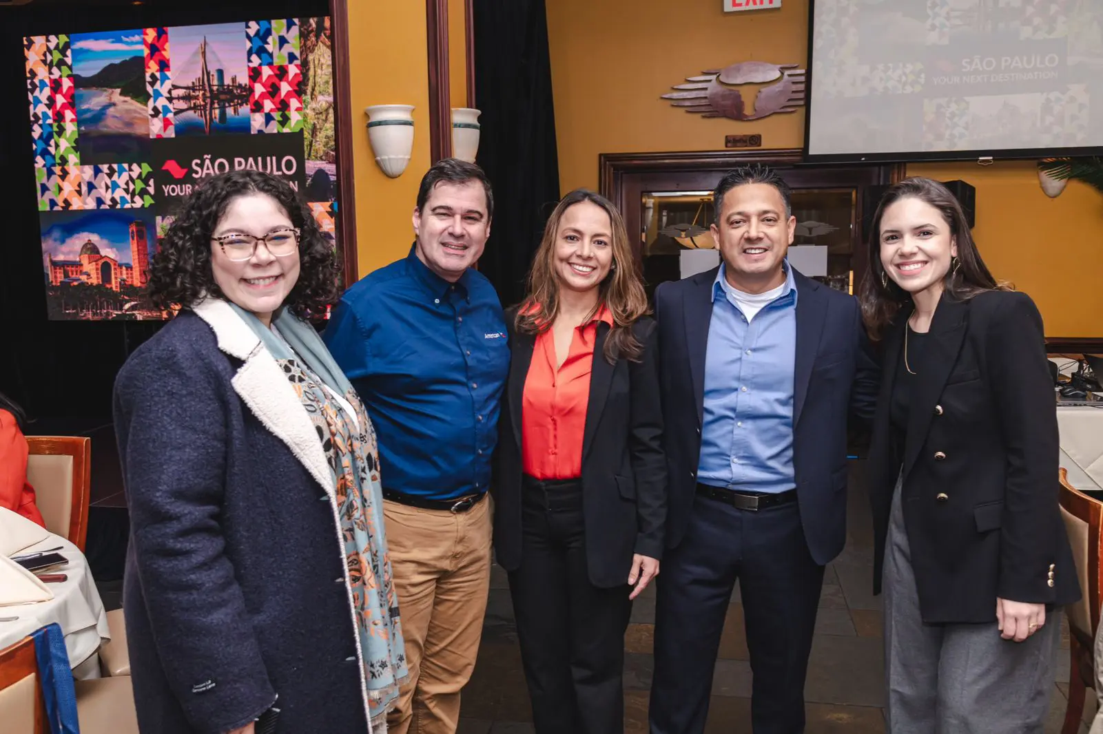 2. Karoline Barbosa da SMTUR - Secretaria Municipal de Turismo de São Paulo com representantes das cias aéreas São Paulo