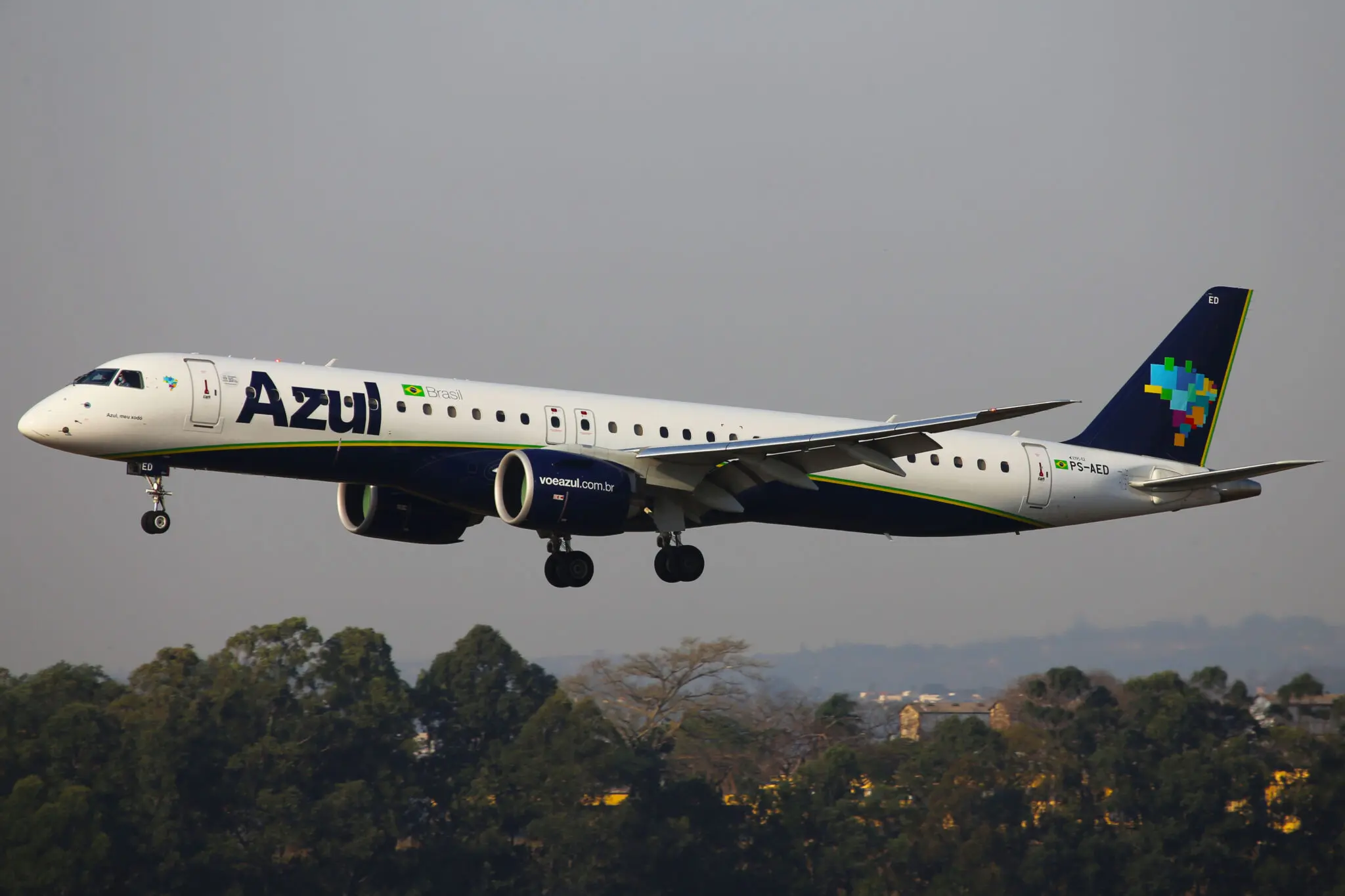 AZUL EMBRAER 195-E2 POUSO VCP 1 azul uruguaiana vagas