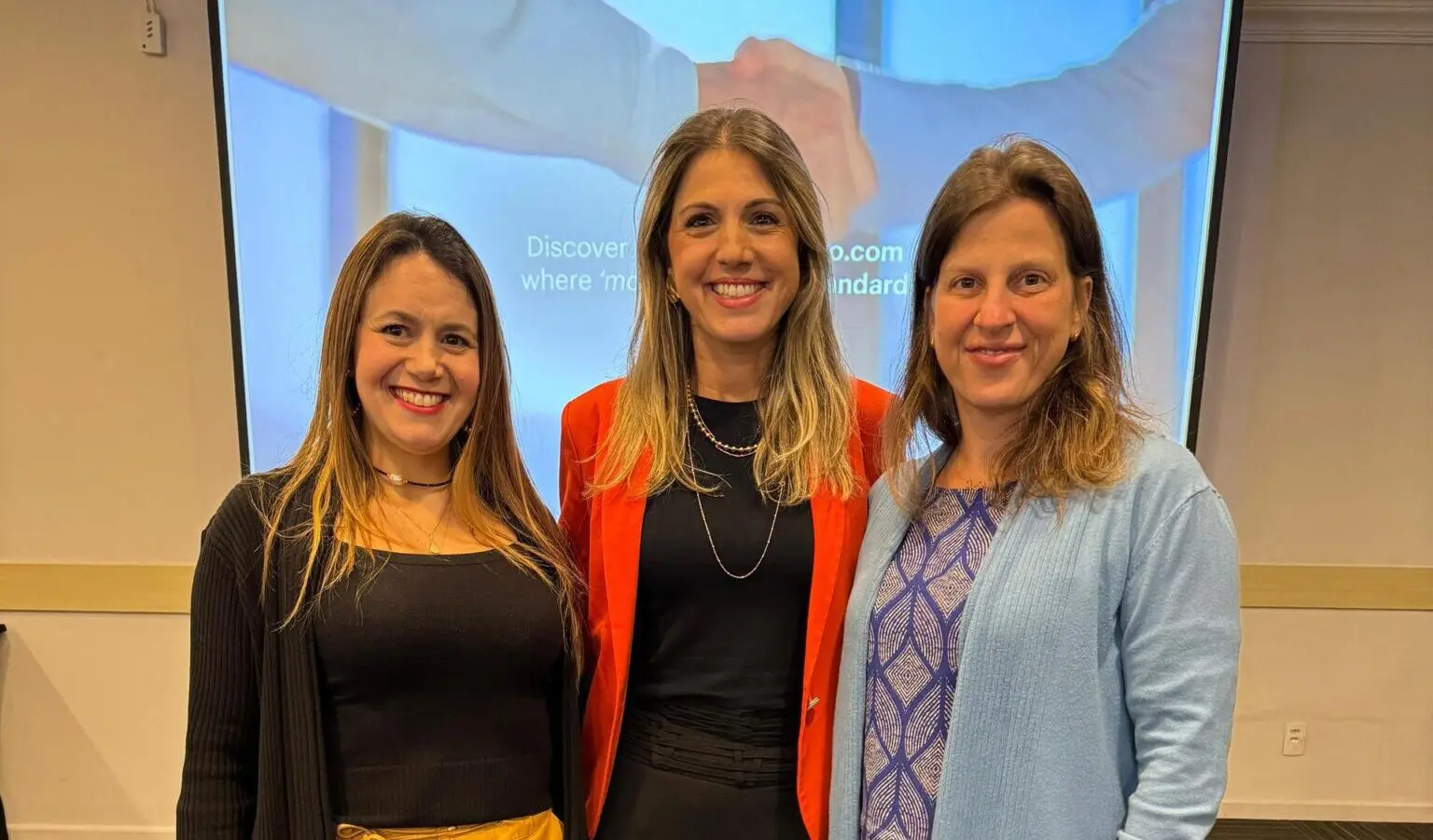 Priscila Toledo, do Meliá, entre Juliana Assumpção e Marianna Alcorta, da Abav-SP Meliá