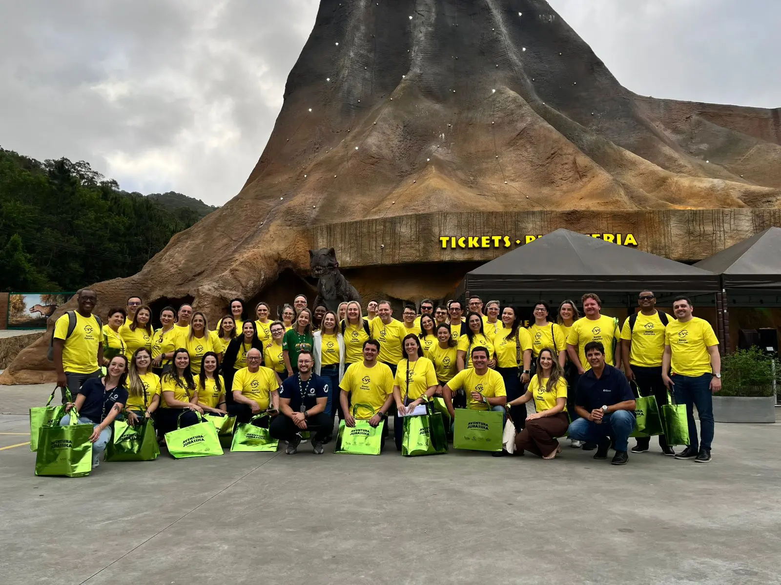 Representantes da CVC, franqueados e líderes de todas as 46 lojas da marca no estado de Santa Catarina estiveram no evento. Foto: Divulgação cvc santa catarina