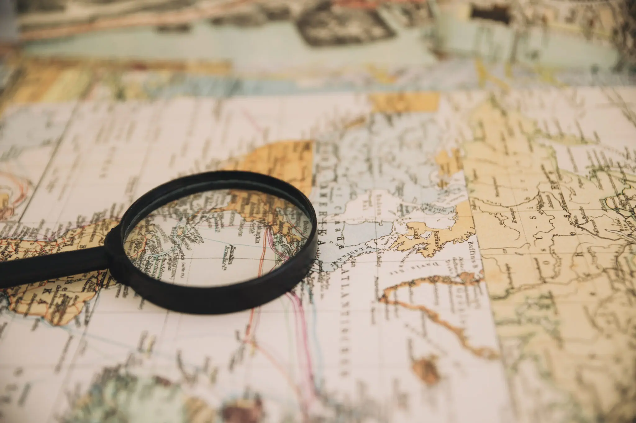 close-up-magnifying-glass-retro-map