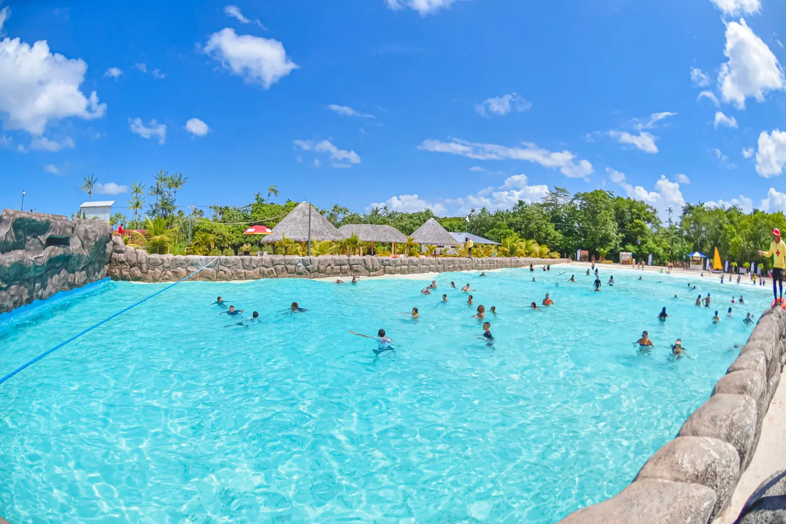 WhatsApp Image 2025-01-08 at 11.29.32 Atrações que atingem até 40 km/h, bandas ao vivo, pockets shows e circuitos de arvorismo estão entre as programações especiais para o mês de janeiro no Valparaíso Adventure Park (Foto: Divulgação)