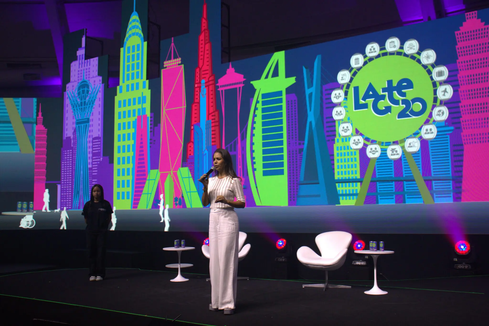 Joana Machado, presidente do Instituto Sonhe, reforça trabalho social durante abertura do Lacte 20 (Foto: Felipe Lima/Brasilturis) Joana Machado, presidente do Instituto Sonhe, reforça trabalho social durante abertura do Lacte 20 (Foto: Felipe Lima/Brasilturis)