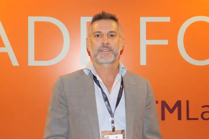 IMG_1046 Cristian Bernardi representando a Maisons Pariente. Crédito: Maurício Herschander/ Brasilturis