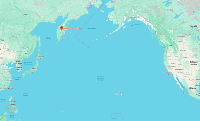 A Península de Kamtchatka, no leste da Rússia, foi atingida por ondas de até 4m na manhã de quarta-feira (30), após terremoto de magnitude 8.7. Crédito: Reprodução/GoogleMaps
