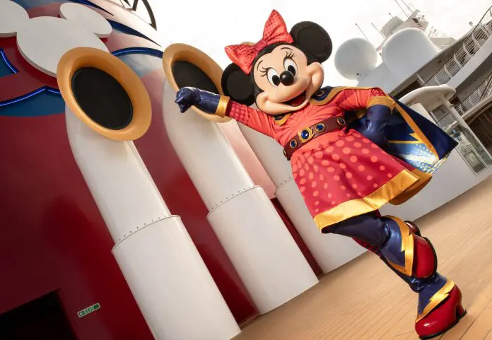 A Capitã Minnie Mouse estreia um novo visual, exclusivo do Disney Destiny. Crédito: Kent Phillips A Capitã Minnie Mouse estreia um novo visual, exclusivo do Disney Destiny. Crédito: Kent Phillips