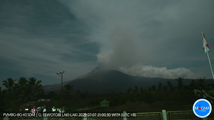 Pelo menos 24 voos internacionais com origem ou destino em Bali, entre eles rotas para Austrália, Singapura e Coreia do Sul, foram cancelados. Crédito: Reprodução / Magma Indonésia