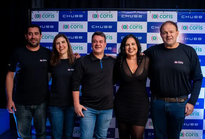 Leandro Adam, Helena Cunha, Luiz Gustavo, Claudia Brito e Claudio Oliveira, representantes da Coris e da Chubb. Crédito: Divulgação