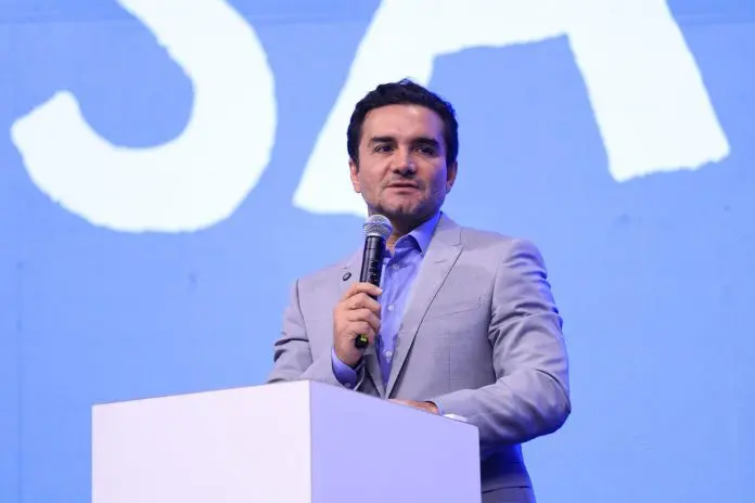 Celso Sabino deixa Ministério do Turismo após decisão do União Brasil; ele segue em agenda com Lula até a COP30 em Belém.