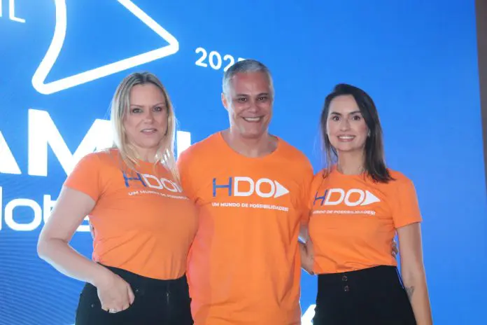 Lia Somavilla, Márcio Nogueira e Bruna Barreto, da HotelDO. Crédito: Maurício Herschander/ Brasilturis Lia Somavilla, Márcio Nogueira e Bruna Barreto, da HotelDO. Crédito: Maurício Herschander/ Brasilturis