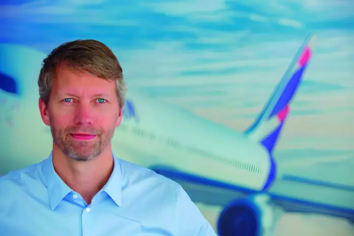 Jerome Cadier, CEO da Latam Brasil, se posiciona contra a cabotagem e defende igualdade regulatória no mercado aéreo em postagem no Linkedin. Crédito: DIvulgação/Latam