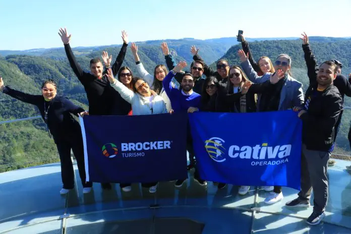 Grupo de agentes de viagens da Cativa no Skyglass Canela
