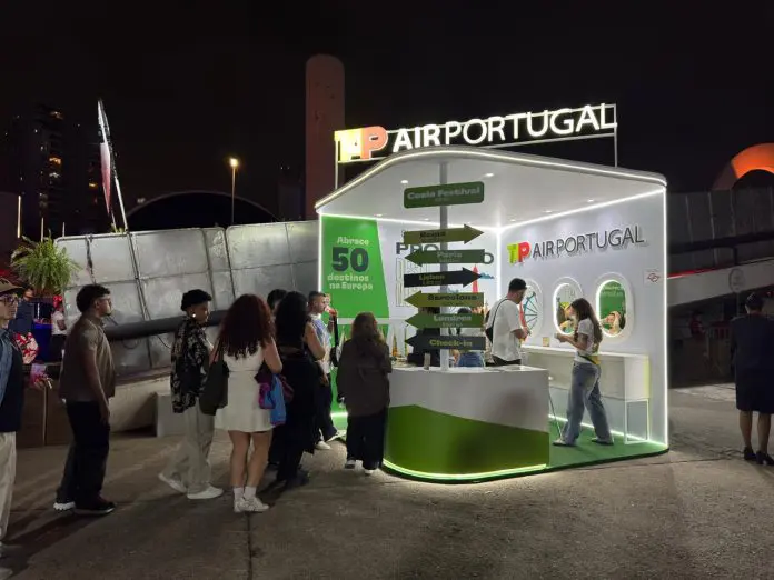 Tap está participando pela primeira vez de um festival de música com ativação exclusiva de lenços com estampas da Europa. Crédito: Felipe Lima/Brasilturis