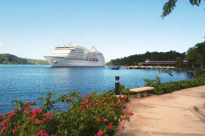 O navio Seven Seas Navigator, primeiro da frota a receber o PressReader. Crédito: Divulgação/Regent Seven Seas Cruises