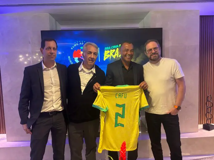 Mauro Corrêa, da Golden Goal, Silvio Ferraz, da Queensberry, Cafú e Luti Guimarães, da BeFly. Crédito: Maurício Herschander/ Brasilturis