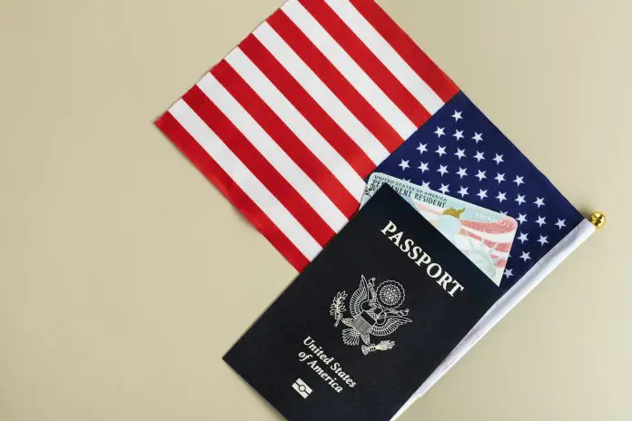 Passaporte americano deixa top 10 global pela primeira vez em duas décadas. Crédito: Freepik Passaporte americano deixa top 10 global pela primeira vez em duas décadas. Crédito: Freepikv