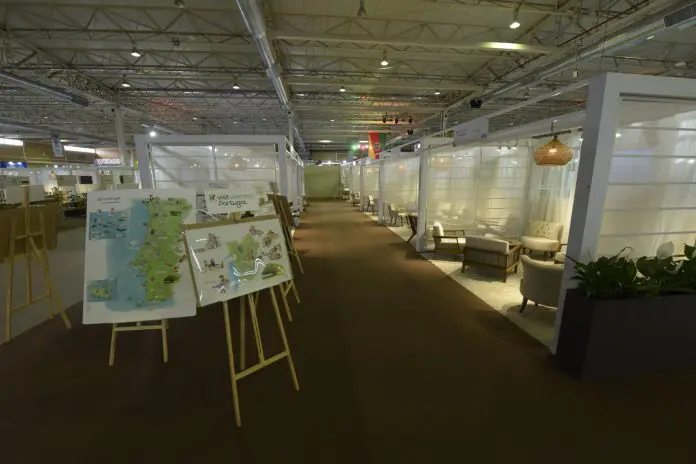 Ambientação do Espaço Luxury adota tons navais e hortênsias para celebrar 10 anos e valorizar o DNA de Gramado. Crédito: Divulgação/Festuris Ambientação do Espaço Luxury adota tons navais e hortênsias para celebrar 10 anos e valorizar o DNA de Gramado. Crédito: Divulgação/Festuris