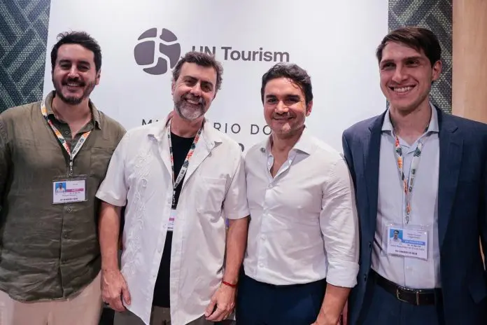 Marcelo Freixo e o ministro do Turismo, Celso Sabino, marcaram presença na COP30 para debater o turismo como ferramenta de preservação ambiental Crédito: DIvulgação/Embratur
